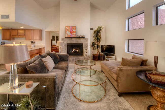 Building Photo - 5051 N Sabino Canyon Rd