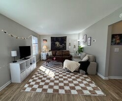 Building Photo - 202 Huntington Ln