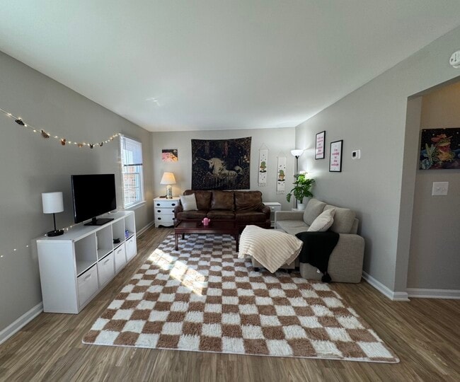 Building Photo - 202 Huntington Ln