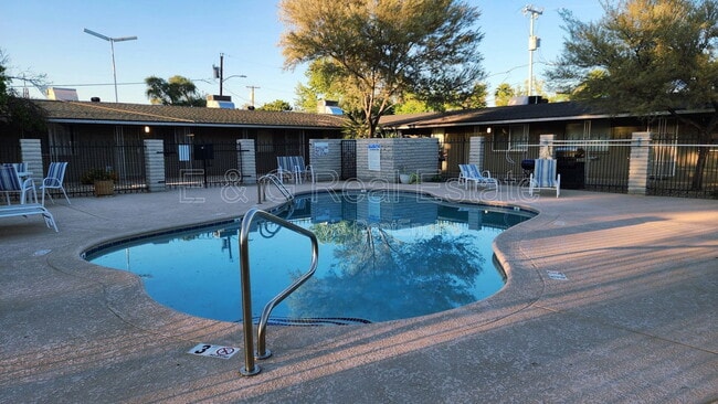 Building Photo - 6819 N 12th St