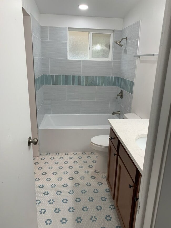 Building Photo - Cozy 4 bedroom 2 bath home in Woods Cross