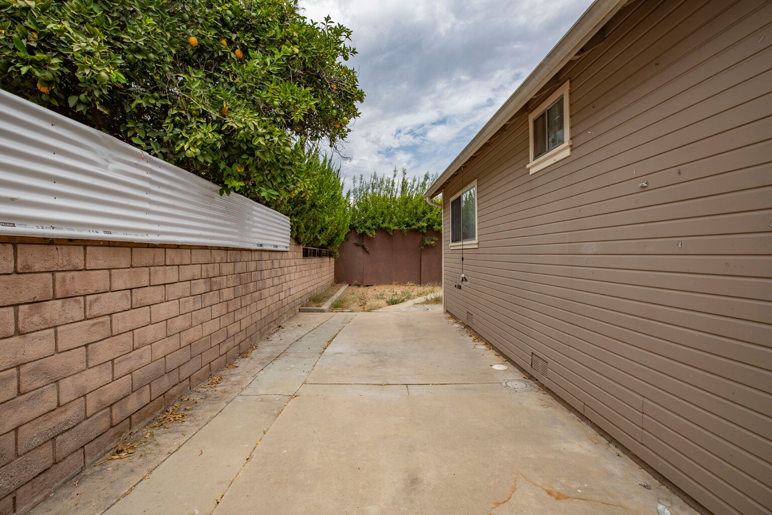 Building Photo - 10733 Louise Ave