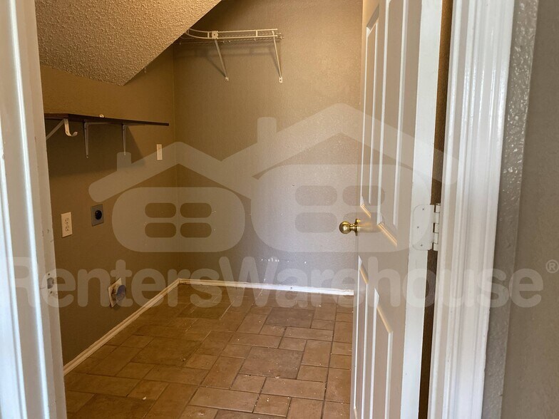 Building Photo - 1032 Sugarberry Ln