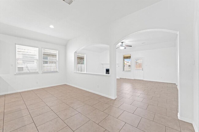 Building Photo - 5610 Glenfield Spring Ln