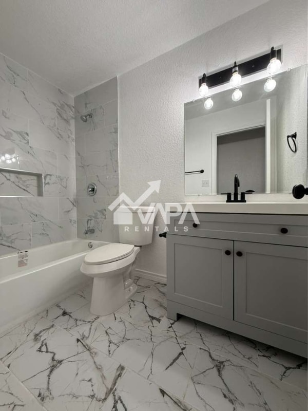 Building Photo - 6615 Cromer