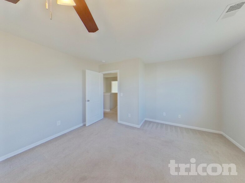 Building Photo - 831 Dovefield Ln