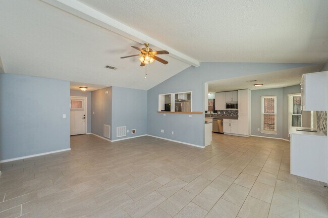 Building Photo - Completely Renovated Home in Niceville!