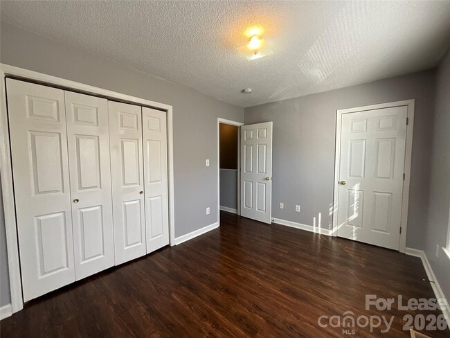 Building Photo - 206 W 15th St