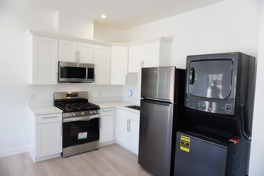 Building Photo - 8826 Quartz Ave