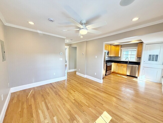 Building Photo - 37 Fenton St