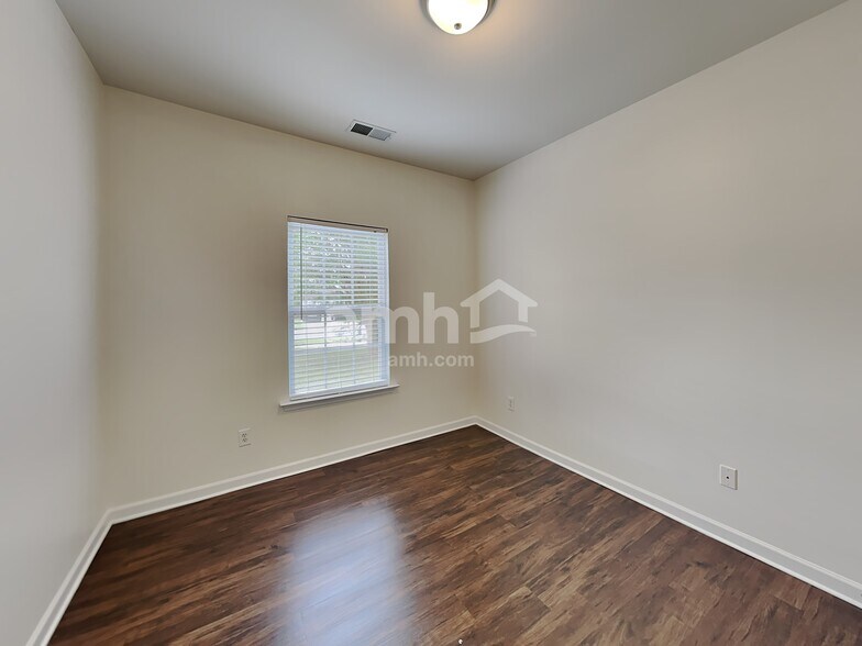 Building Photo - 13520 Planters Row Dr