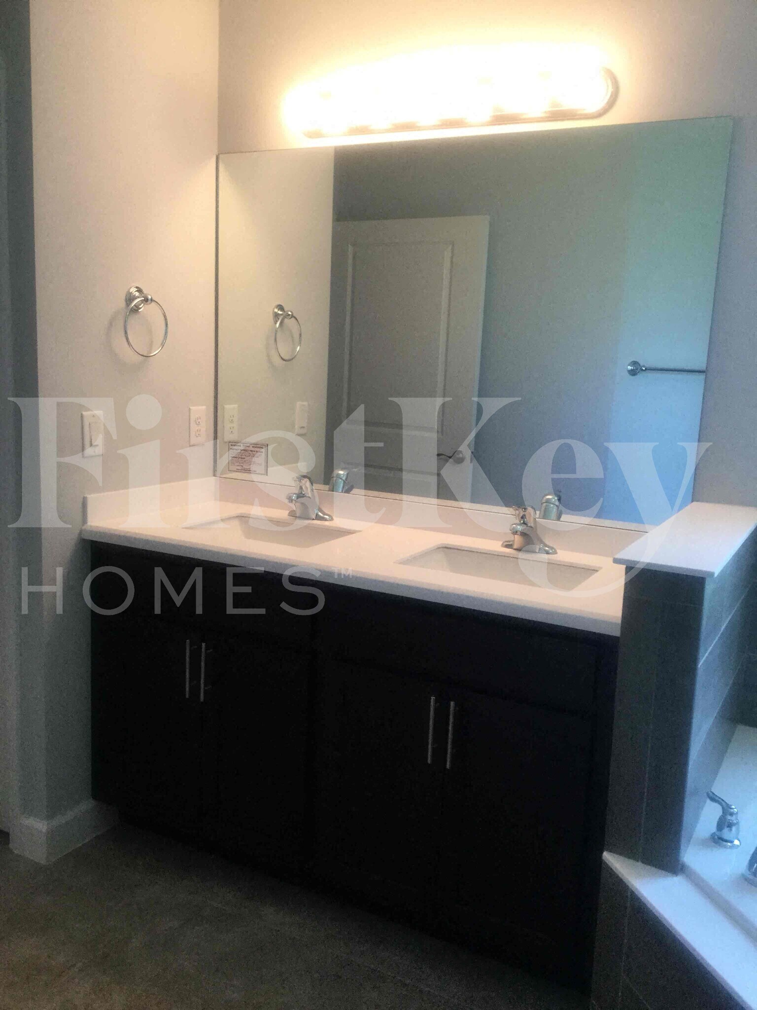 Building Photo - 328 SW Ridgecrest Dr