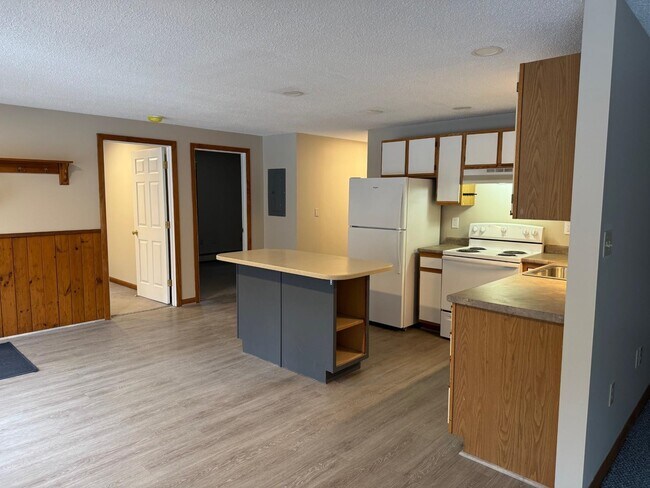 Building Photo - 1187 New Hampshire Rte 175