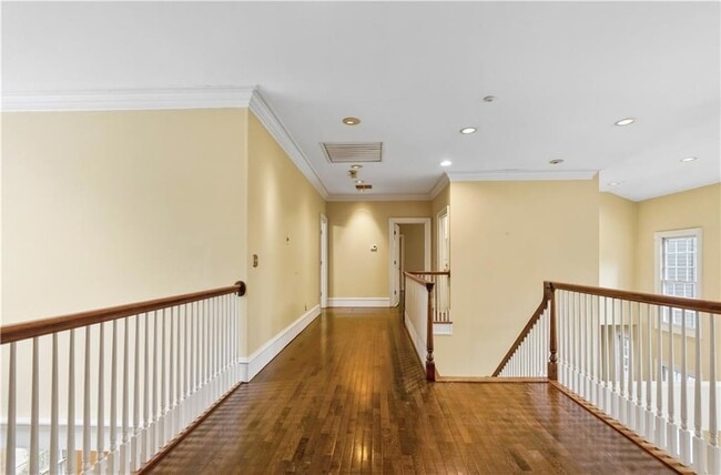 Building Photo - 430 W Wesley Rd NW