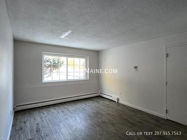 Building Photo - 10 Tall Pines Dr