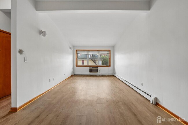 Building Photo - 14 Hazard Pl