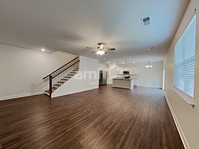 Building Photo - 4509 Tarpon Dr