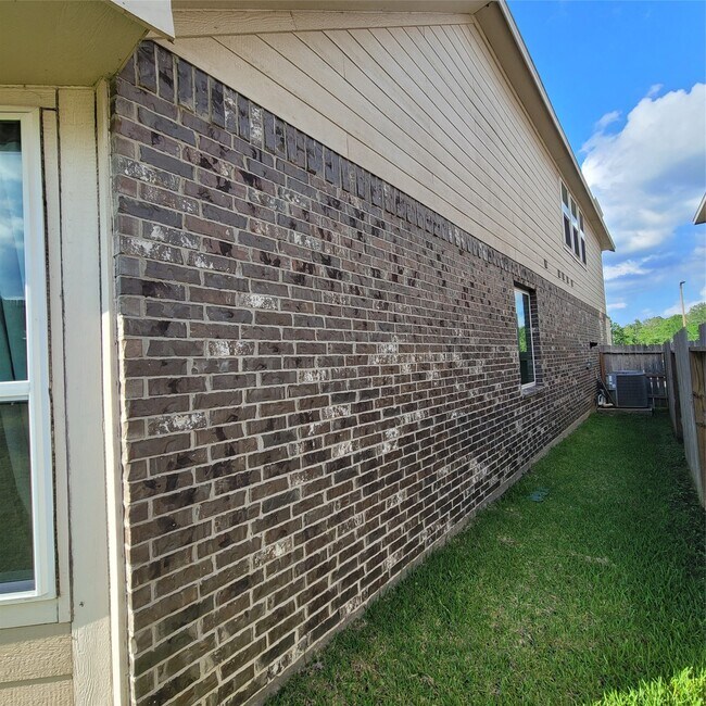 Building Photo - 17685 Martin Crk Ln