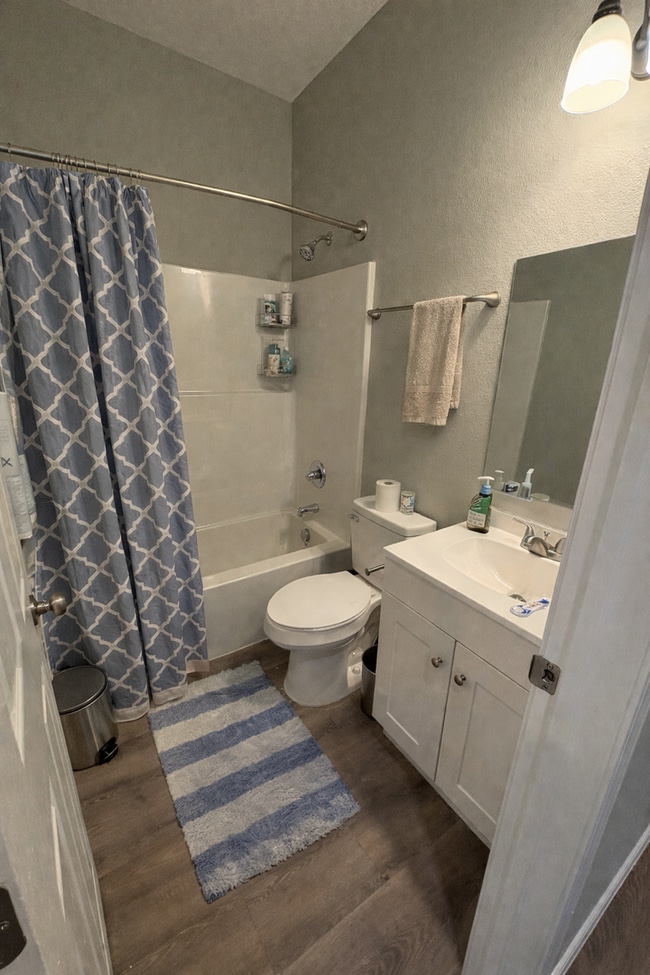 Building Photo - 594 N Airport Rd