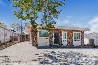 Building Photo - 573 Laurel St