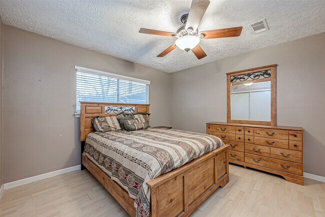 Building Photo - 2122 Heritage Colony Dr