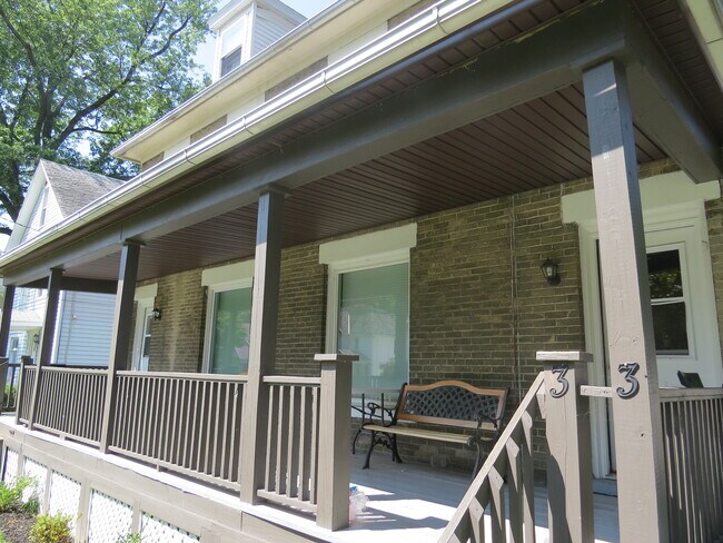 Building Photo - 33 Maple Ave