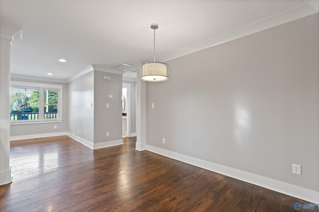 Building Photo - 1706 McCullough Ave NE