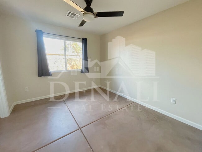 Building Photo - 2618 N Sparkman Blvd