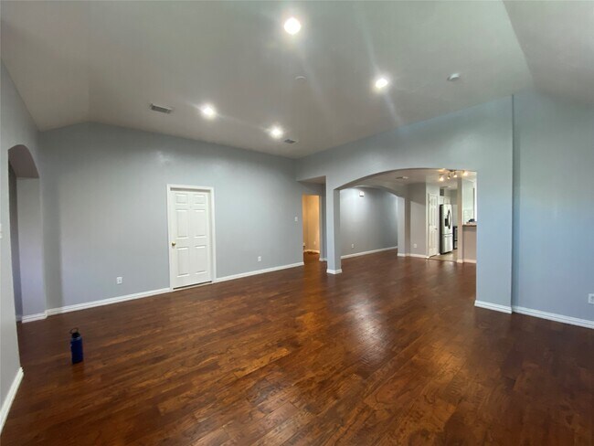 Building Photo - 7022 Leaders Crossing Dr