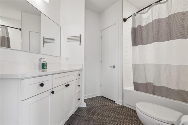 Building Photo - 70-73 500