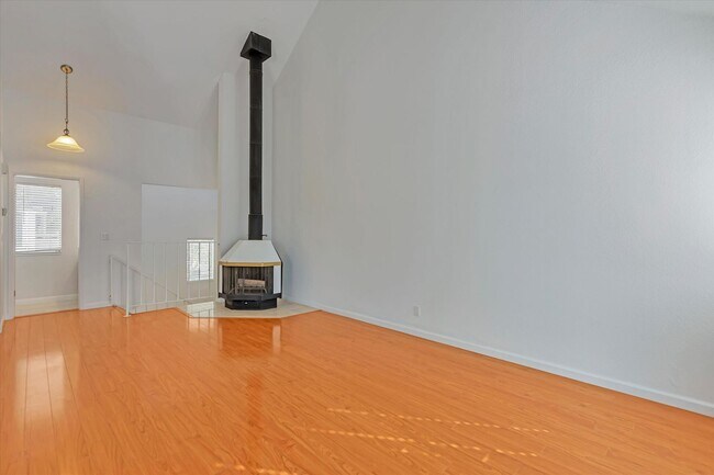 Building Photo - 181 Centre St