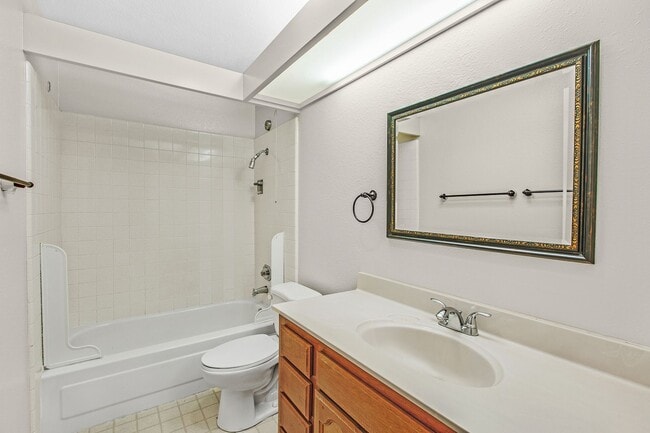 Building Photo - Fabulous condo at the Saddleback complex