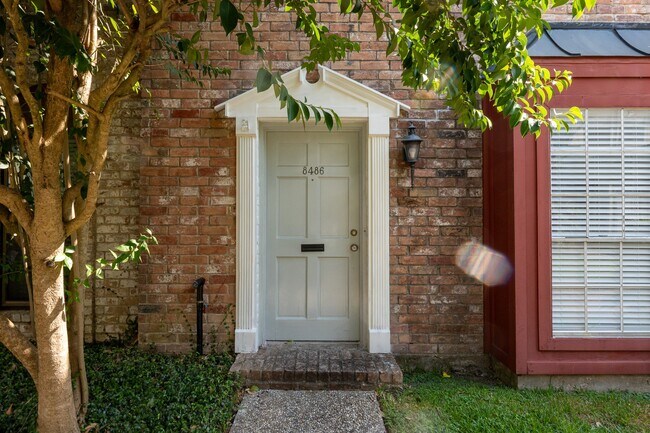 Building Photo - 8486 Ariel St