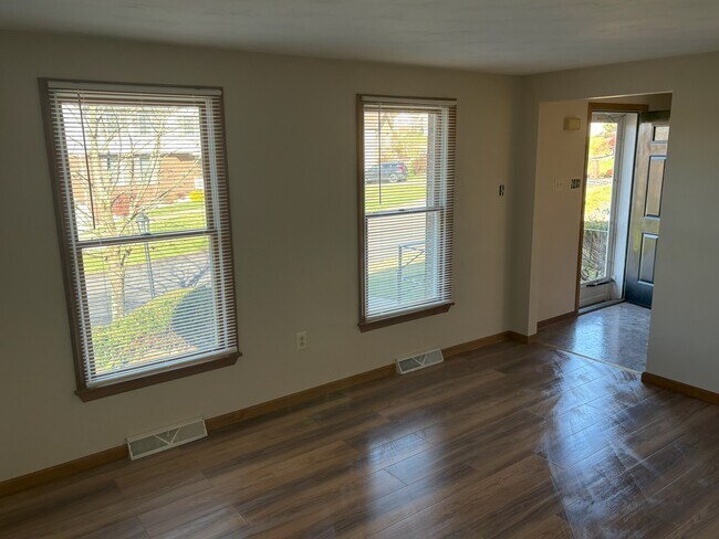 Building Photo - 309 Dogwood Dr