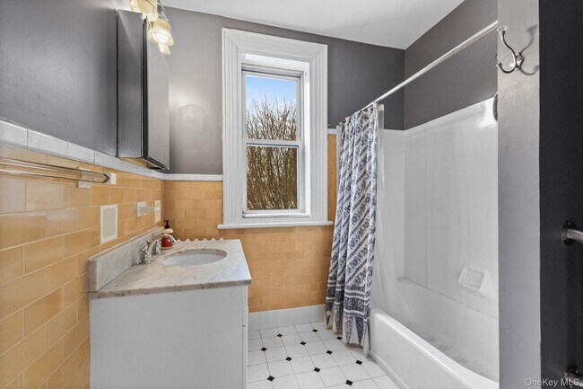 Building Photo - 16 Bedford Rd