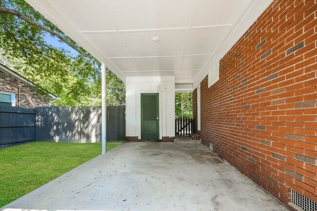 Building Photo - 3 bed / 2 bath ~ West Ashley Area, Move-in...