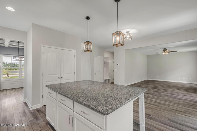 Building Photo - 556 Transom Wy