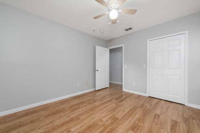 Building Photo - 2 Bedroom 2 bathroom  Condominium.