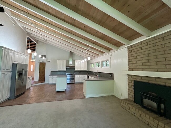 Building Photo - Charming 3bed/2.5Bath  Bennett Valley Home...