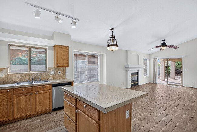 Building Photo - 8998 E Laurie Ann Dr
