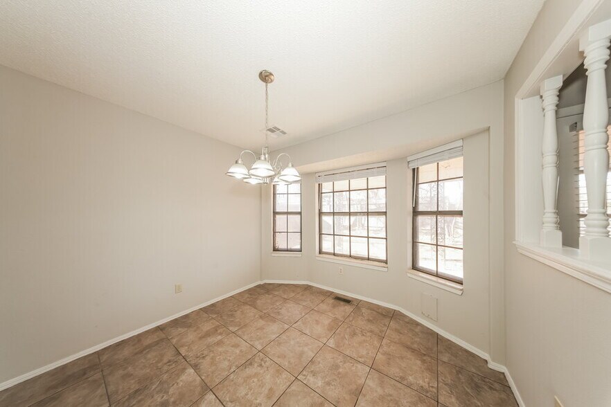 Building Photo - 9713 Hummingbird Ln