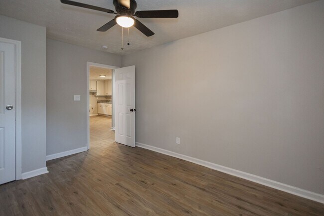 Building Photo - 1013 W Slaton Ave