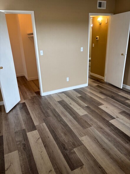 Building Photo - 940 S Walden Way