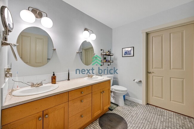 Building Photo - 2 BED & 2 BATH CONDO FOR RENT