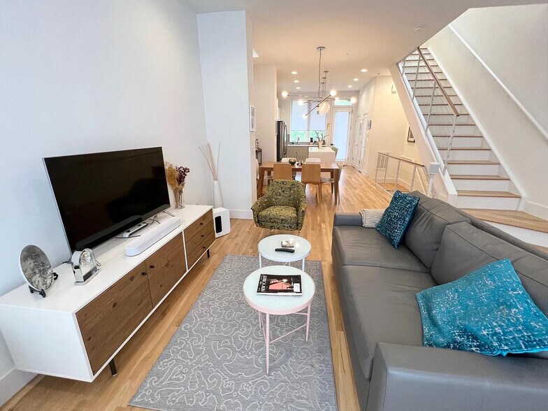 Building Photo - Room in Townhome on New Bern Ave