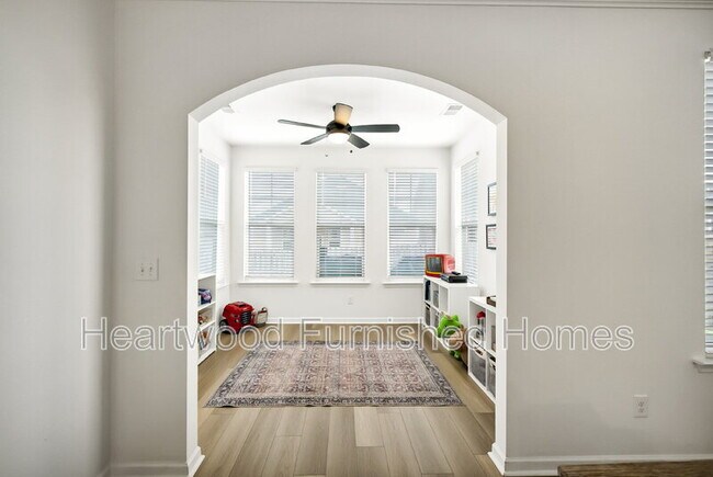 Building Photo - 924 Windchase Wy