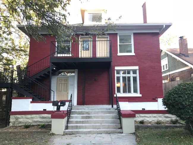 Building Photo - 1802 15th Ave S