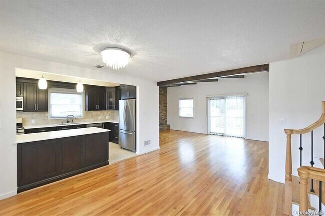 Building Photo - 6 Patricia St