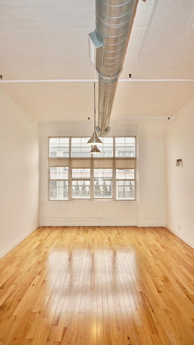 Building Photo - 689 Myrtle Ave