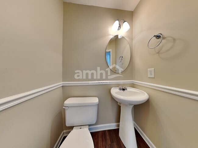 Building Photo - 10741 Glenluce Avenue
